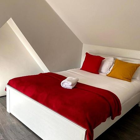 Ferndale House-Huku Kwetu Luton -Spacious 4 Bedroom House - Suitable & Affordable Group Accommodation - Business Travellers 외부 사진