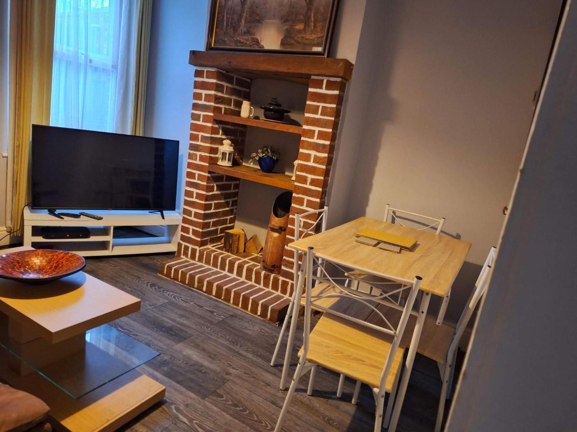 Ferndale House-Huku Kwetu Luton -Spacious 4 Bedroom House - Suitable & Affordable Group Accommodation - Business Travellers 외부 사진