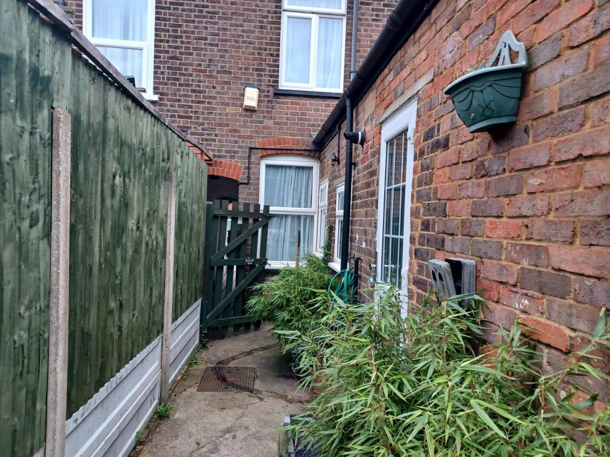 Ferndale House-Huku Kwetu Luton -Spacious 4 Bedroom House - Suitable & Affordable Group Accommodation - Business Travellers 외부 사진